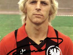Miloš mihajlović is a 1999 graduate of the university of the arts faculty of music in belgrade, and in 2005 completed his postgraduate studies there with the highest distiction. Blick Zuruck So Erging Es Adlertragern Bei Den Bayern Eintracht