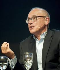 David Buckingham: “La educación sólo puede ser una parte de la respuesta a  los desafíos de los medios digitales”