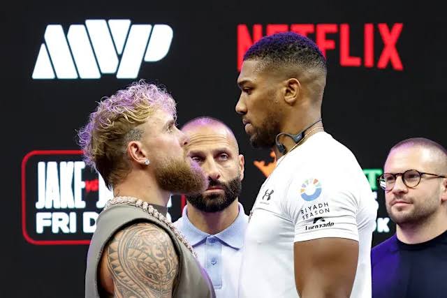 Joe Rogan's desperate Jake Paul warning: 'If Anthony Joshua's right hand hits you...' - Yahoo Sports