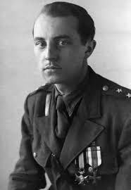 Zbigniew Daab ps. "Kapiszon" kończy dziś 96 lat! Co roku tak samo huczna  zabawa! 🥳 Tylko pozazdrościć energii i radości z życia! Tak świętowaliśmy  cztery lata temy, aż sąsiedzi z innych pięter