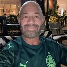 Carlos Roberto Menezes Junior (@CarlosR47489218)