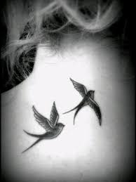 Three Birds In Flight Tattoo But Three Birds On My Ribs Each Different Sizes Representing Chase Carson And Jaxon Tatuagem No Pescoco Masculino Tatoo Passaros Tatuagem Andorinha
