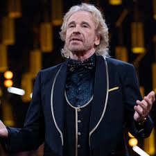 Das ist nicht die carmen, die ich kenne. Thomas Gottschalk Tattoo Moderator Thomas Gottschalk Weitergeleitet Bin Samstag 04 12 10 In Dusseldorf Bei Der Zdf Unterhaltungssendung Wetten Dass Auf Das Tattoo Der Moderatorin Michelle Hunziker R Waehrend Die U S