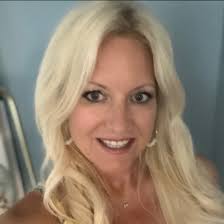 What are good marinas for overnight stays with nearby restaurants?