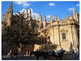 La cattedrale di siviglia sorge su un terreno in cui, nel xii secolo, sorgeva la grande moschea. Cattedrale Di Siviglia
