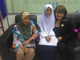 Pelakon riezman khuzaimi yang berkahwin dengan wanita 'iron lady', datuk normaziah sheikh mohamad, 48, mengakui tidak bercadang mendapatkan cahaya mata. Akhirnya Dapat Masuk Sekolah