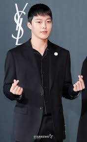 He is best known for his roles in the television series the liar and his lover (2017) confession couple (2017), my mister (2018). Jang Ki Yong A Little Awkward Heart Pose