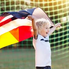 Adidas fußball herren dfb deutschland home trikot heimtrikot em 2020 weiß schwarz s 49,95 €. Dfb Trikot 2021 So Machen Sie Sich Schick Fur Die Em Party Stern De