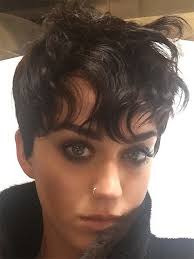 Mes deux craintes après une nouvelle coupe de cheveux sont les suivantes : La Nouvelle Coiffure De Katy Perry Enflamme Le Web Coiffure People