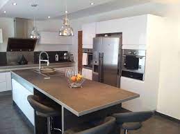 Voici quelques inspirations design, fonctionnelles et originales pour intégrer cette nouvelle pièce maîtresse dans le autre solution économique, cet îlot ultra tendance du fabricant castorama propose un élément central tout en longueur intégrant évier. Inspirational Cuisine En Longueur Avec Ilot Central Home Decor Kitchen Design Cuisine Design