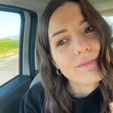 Jennifer Calabrese's Instagram, Twitter & Facebook