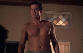 In 1989, he graduated with a b.a. Eric Close Grosse Gewicht Korperstatistik