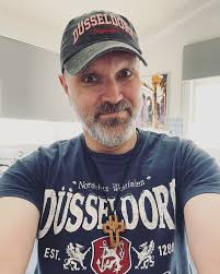 When I got dressed very early this morning I didn't realise that the spare  t-shirt I had brought to Auckland was my Dusseldorf one… and I already had  the cap with me (