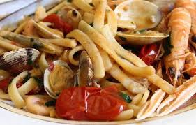 Les Scialatielli Aux Fruits De Mer Et Courgettes Sont Un Primo Typique Des Villes De Amalfi Sorrento Et Capri A Pates Fraiches Fruits De Mer Recette Italienne