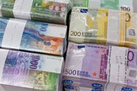 Der 500 euro schein wurde ja abgeschafft, existiert aber noch im umlauf aber soweit ich weiß wird der nicht mehr rausgegeben. Gestohlene Franken Schweiz Ersetzt Falsche Tausender Manager Magazin