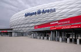The backlit shell transforms the building into a. Plan Fur Em 2021 Wackelt Ruckzug Von Spielorten Wie Munchen Droht Web De