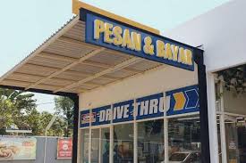 Viral seorang wanita hampir ditipu oknum kasir minimarket. Viral Video Drive Thru Indomaret Ini Kata Manajemen Halaman All Kompas Com