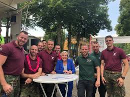 Ank bijleveld ontvangt op haar werkkamer. Ank Bijleveld On Twitter En We Blijven Bij De Familie Mijn Eigen Riekele Loopt Ook De Vierdaagse En We Werden Begroet Door De Burgemeester Hansverheijen Van Wijchen Https T Co Gqkxjaguh7