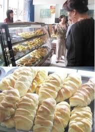 Pada 1953, tan ek tjoan mulai melebarkan sayap ke jakarta dengan membuka toko roti di kawasan hiburan sohor, yaitu taman sari. Empuk Wangi Si Roti Ek Tjoan