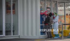 Tersedia loker untuk berbagai kalangan dari lulusan sma, smk, fresh graduate. Dki Buka Lowongan 1 545 Relawan Covid Catat Ini Gajinya Republika Online