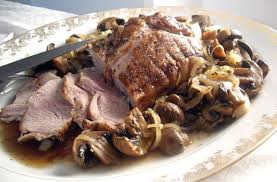 1) togliete il grasso in eccesso da 1 pezzo di noce di vitello (oppure scamone) di 1,2 kg circa e ingabbiatelo: Arrosto Di Vitello Al Forno Parliamo Di Cucina