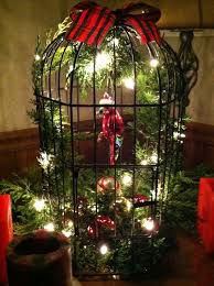 Hanging Bird Cage Decor Ideas 30 Christmas Decor Ideas In Traditional Red And Green Christmas Lanterns Christmas Bird Christmas Lights