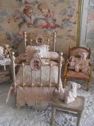 Le Coffre D Emilie Meubles Maison De Poupee Maison De Poupees Victorienne Maison De Poupee
