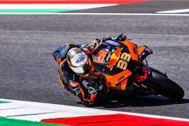 Brad binder braved wet conditions on slick tyres in the closing stages of the austrian grand prix to take his second career motogp win ahead of francesco bagnaia. Binder Renews Motogp Contract With Ktm For Three More Seasons