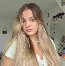 Lilly Tanner's Instagram, Twitter & Facebook