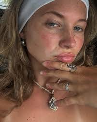 Jodi Walker's Instagram, Twitter & Facebook