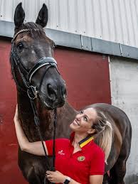 Seuls la néerlandaise sanne voet (76.585), avec demantur, et le brésilien rodolpho riskalla (74.659), avec don henrico, ont. Amazone Manon Claeys Verovert Tweede Bronzen Medaille Op Par De Standaard Mobile