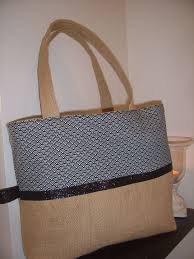 Pas chers, vous pouvez même en utiliser plusieurs et les permuter selon vos envies ! Cabas En Toile De Jute Et Coton Tendance Sacs A Main Par Hugoleo Sac Sac Toile De Jute Sac A Main