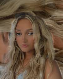 Brooke Ryder's Instagram, Twitter & Facebook