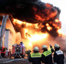 Check spelling or type a new query. Kautschukfabrik In Flammen Grossbrand Im Hamburger Hafen Bilder Fotos Welt