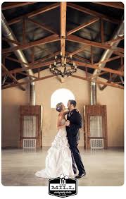 Pin By M Kensie Richardson On Lone Oak Barn Round Rock Texas Texas Weddings Texas Wedding Photographer Wedding