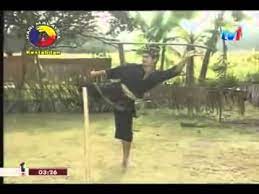 Jika anda masih ingat, terdapat satu drama persilatan yang popular sekitar tahun 90'an iaitu keris hitam bersepuh emas. Sang Guna Dan Bitara Keris Hitam Bersepuh Emas Youtube