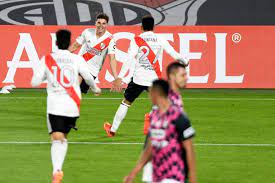 Conocido como «el bati», «batigol», «genio del área», «el rey león» o «el firu» ocupó la posición de delantero. River Independiente Santa Fe Con Enzo Perez En El Arco El Millonario Gana Un Partido Historico En La Copa Libertadores Formosa Hoy