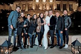 Johnny Abraham y Karen Ferrero se comprometen