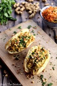 Sandwich Au Poulet Et Sauce Cacahuete Facon Thai Rock The Bretzel Recette Sandwich Au Poulet Sauce Cacahuete Poulet