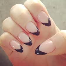 Almond Shaped Acrylic Nails With Black Tips Pin De Megan Hersman En To Do Manicura De Unas Manicuras Unas Redondas