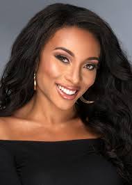 Kentucky Judge Amber Wolf Slams Jail for Sending Woman to Court Without  Pants