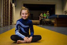 Op de europese spelen in minsk is de gymnaste nina derwael, de leading lady van team belgium, ten val gekomen op de brug met ongelijke leggers. Trainers En Grotere Turnzalen Gezocht Jonge Turnertjes Will Gazet Van Antwerpen Mobile