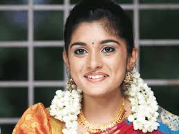 கமல் மகள்" நிவேதா தாமஸை கொண்டாடும் தெலுங்கு ரசிகர்கள்