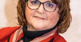 Linda Huggins challenged by Lynette Shahan for county clerk nomination