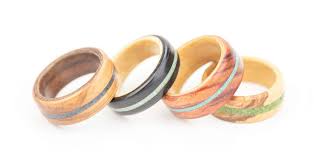 Holzringe Mit Inlay In 2020 Holzringe Holz Verlobungsring Ringe Aus Holz