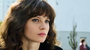 David bowie inspiriert viele in kreativität leben und ihre einzigartigkeit zu umarmen. Als Sich Die Wege Von David Bowie Und Christiane F Unheilvoll Trafen Stern De