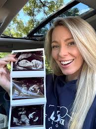 Alice Hinkle's Instagram, Twitter & Facebook