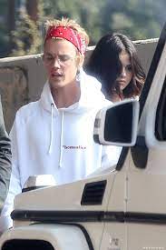 Selena gomez is not here for justin bieber's outrage. Justin Bieber And Selena Gomez In La October 2017 Photo Popsugar Celebrity