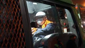 Keberadaan hendra subrata mulai tercium ketika dia memperpanjang paspor pada 17 februari 2021 di kedutaan besar republik indonesia (kbri) di singapura. Xkk Icboklyolm