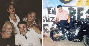 Yardım için bir etkinlikte yer alan ve rock tarzı şarkı söyleyen mahmut tuncer türküleri ve halayları ile sevilen isimlerden biri. Turkucu Mahmut Tuncer Ve Popcu Kizi Gizem Tuncer Ile Ilgili Sok Suclama Gundem Haberleri